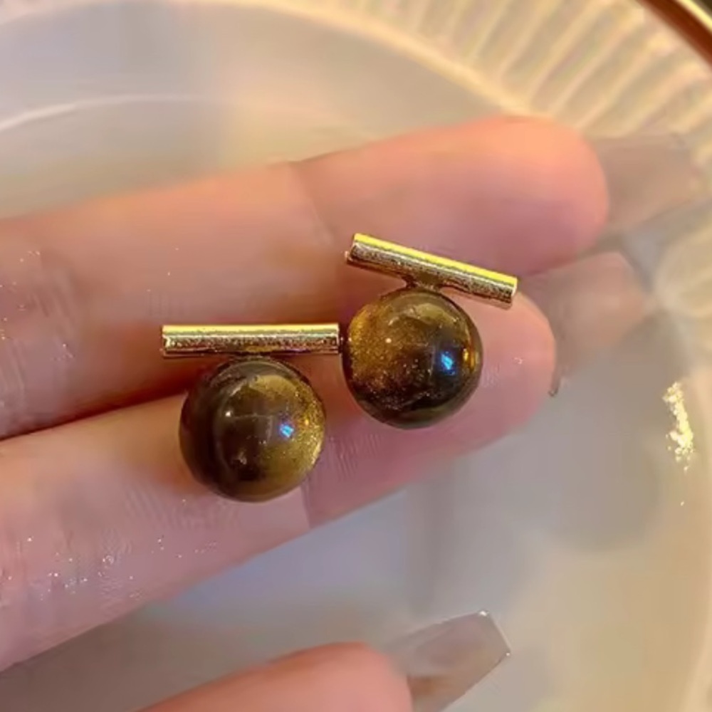 Vintage Tiger’s Eye Stud Earrings — Classic Gold Tone - Picture 2 of 10